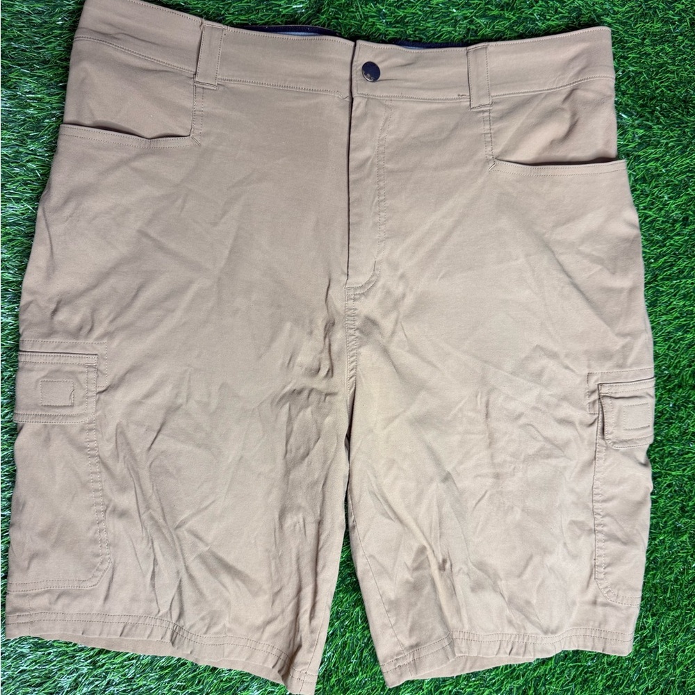 Orvis Men's Tan Cargo Shorts size 36 inseam 10 inches